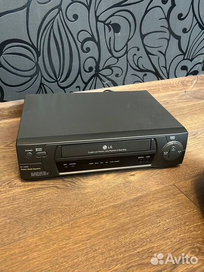 Видеомагнитофон LG