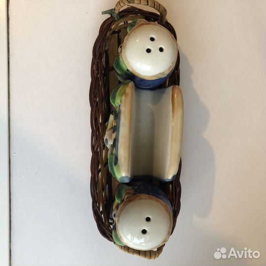 Набор для кухни. Солонка, перечница и салфетница