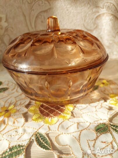 Сахарница с крышкой, цветное, медовое стекло