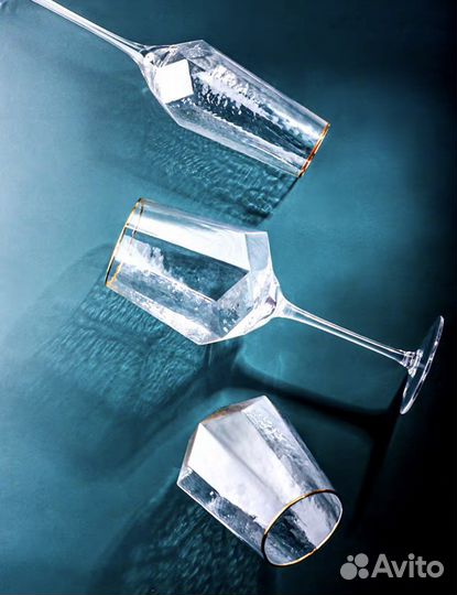 Бокалы на ножке для вина шампанского