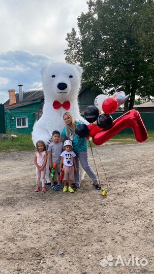 Мишки и зайка на праздник большой белый медведь