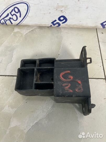 Кронштейн бампера передний левый Renault Captur J5