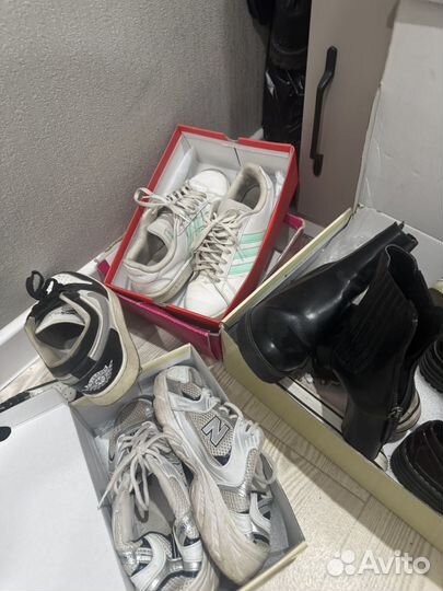 Кроссовки женские