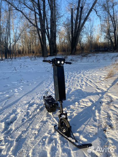 Электрсамокат зимний с гусеницей SnowScooter