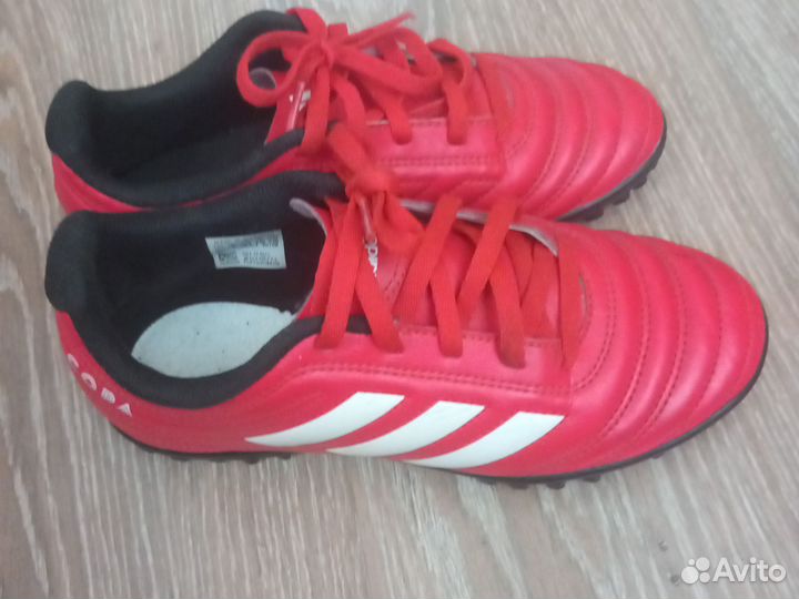 Футбольные бутсы adidas