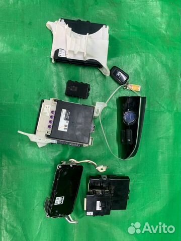 Блок управления, иммобилайзер Toyota Prius ZVW50