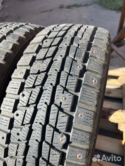 Dunlop SP Winter Ice 01 215/60 R17