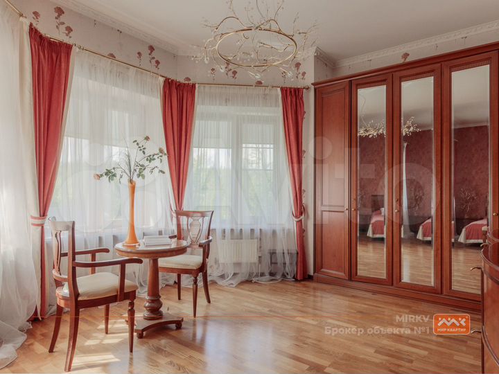 Дом 265,8 м² на участке 23 сот.