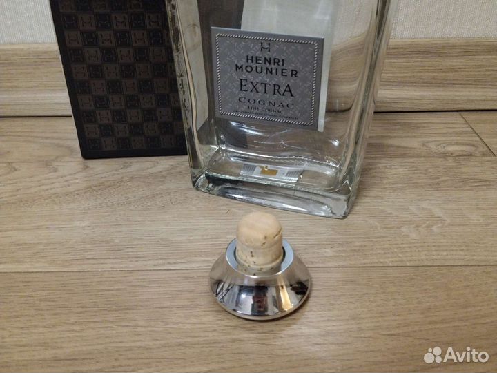Бутылка пустая из-под коньяка Henri Mounier