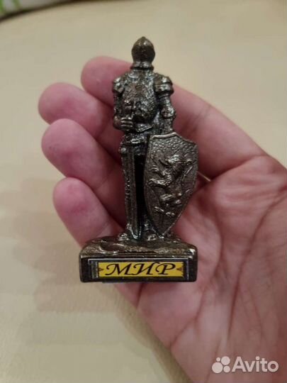 Рыцарь продам статуэтку