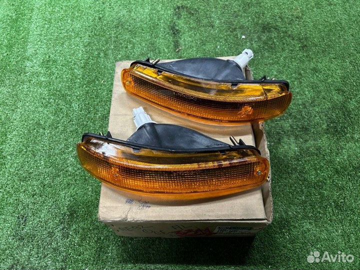 Повторитель поворота в бампер передний Toyota