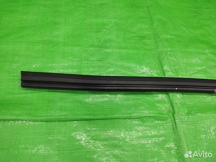 Уплотнитель стекла двери лев. зад. Audi Q5