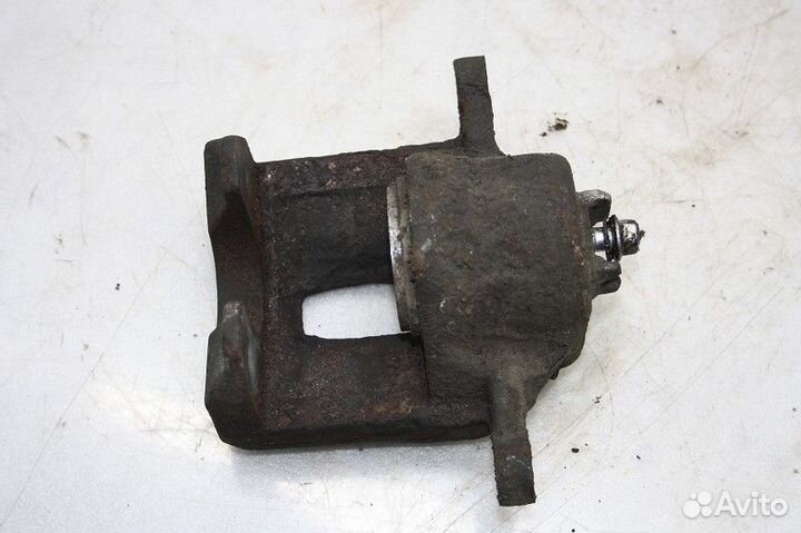 Суппорт передний правый hyundai solaris 2017