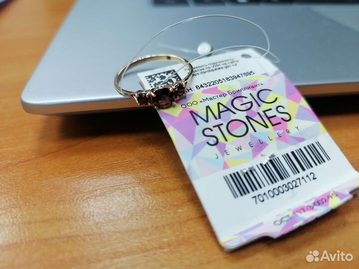 Кольцо золотое с гранатом