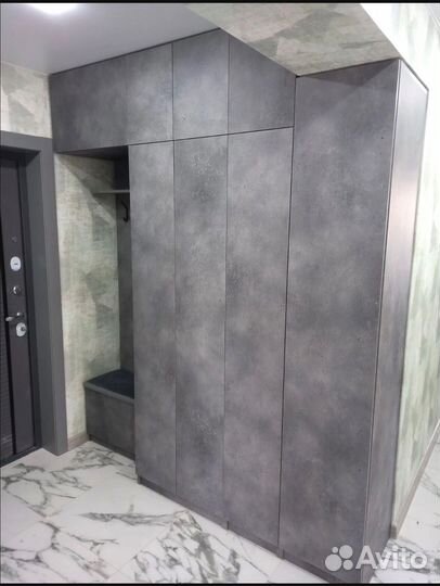 Шкаф в прихожую с ящиками