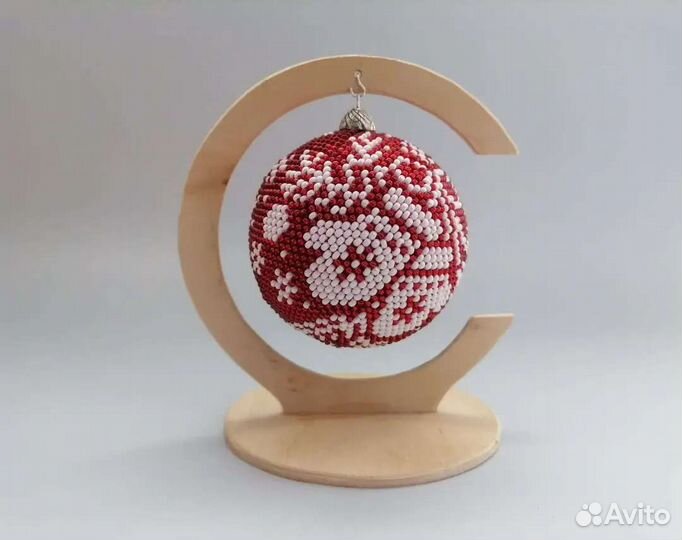 Новогодняя игрушка из бисера ручной работы