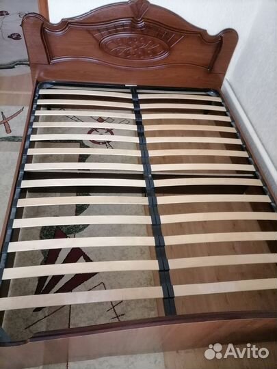 Кровать