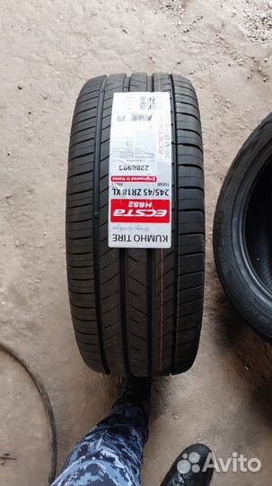 Kumho Ecsta HS52 245/45 R18 100W