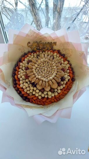 Букет из сухофруктов на 1 сентября