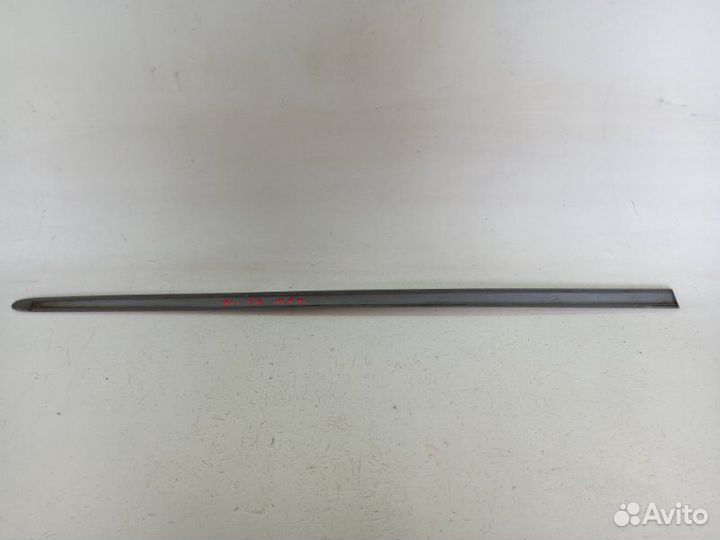 Молдинг на дверь передний правый Toyota Corolla