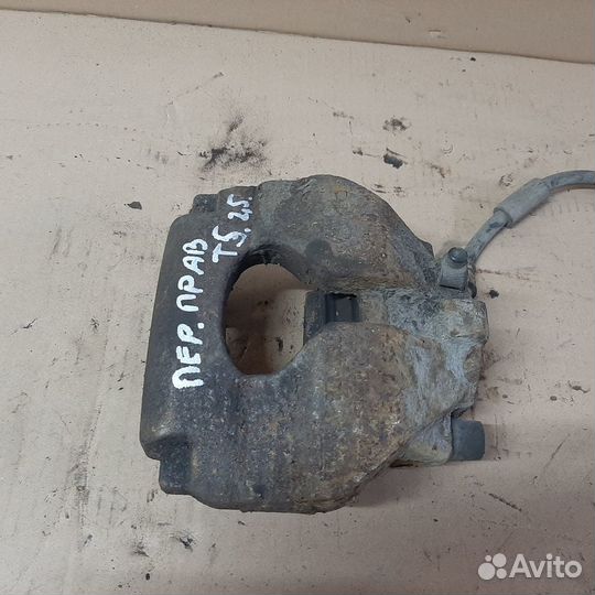 Передний правый суппорт VW T5 2.5