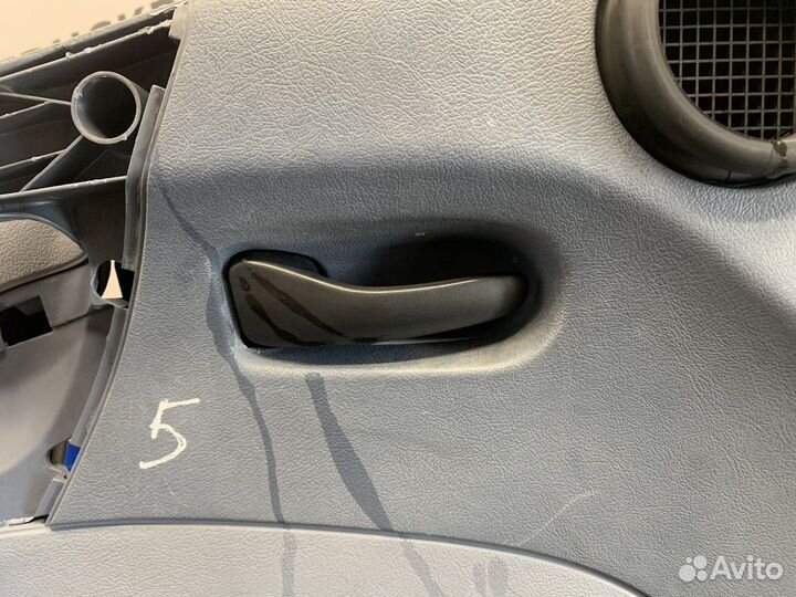 Обшивка двери левой Mercedes-Benz Atego