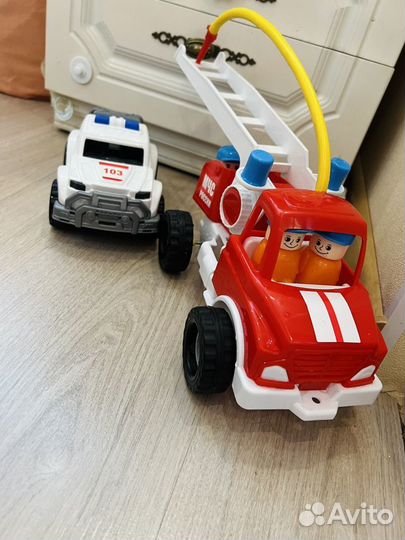 Детские машинки игрушки пожарная и скорая помощь