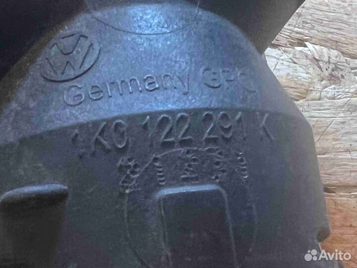 Фланец (тройник) системы охлаждения Volkswagen B6