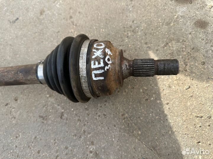 Привод (полуось) правый Peugeot 307