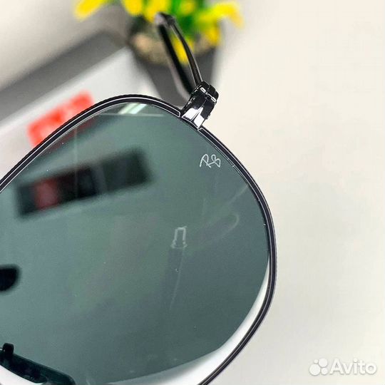 Солнцезащитные очки Ray-Ban