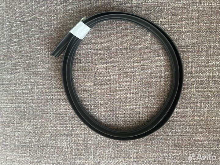 Боковое Глухое стекло багажника оригинал