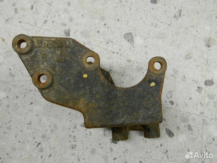 Кронштейн двигателя Mitsubishi L200 KB 2006-2016