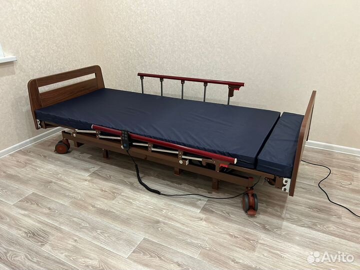 Электрическая мед-ая кровать с пультом управления