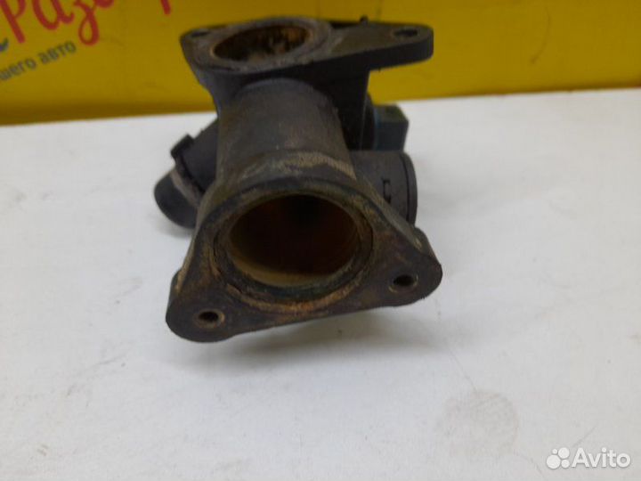 Фланец системы охлаждения Volkswagen Passat B5