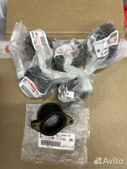 Патрубок впускной Yamaha 8ES-13586-10-00