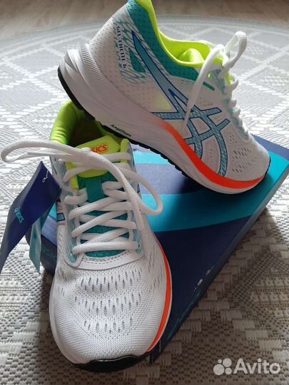 Кроссовки женские 36 размер