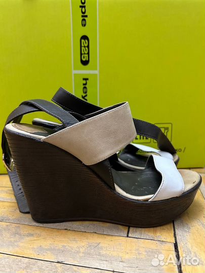 Босоножки женские