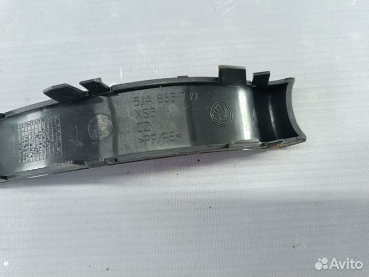 Накладка консоли ручника Skoda Rapid