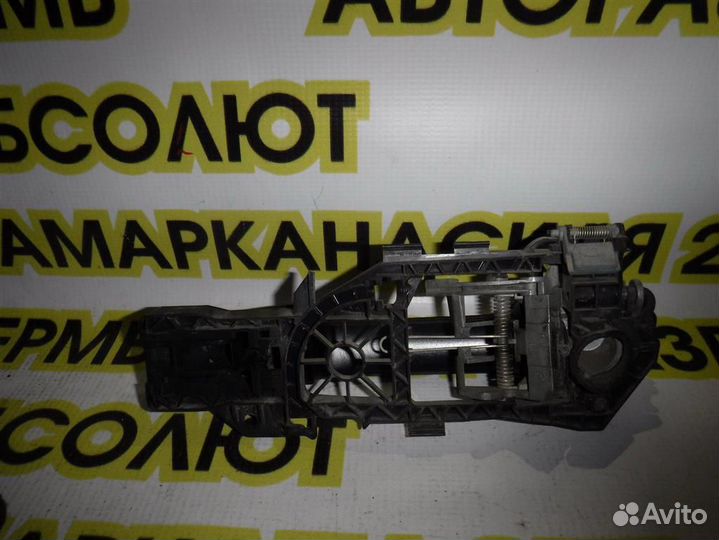 Ручка двери задней наружная правая Volkswagen Pas