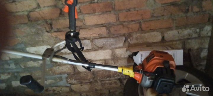 Покос травы триммером