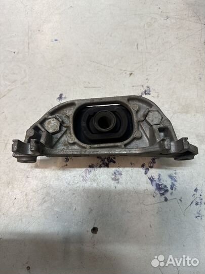 Кронштейн опоры кпп Renault Logan