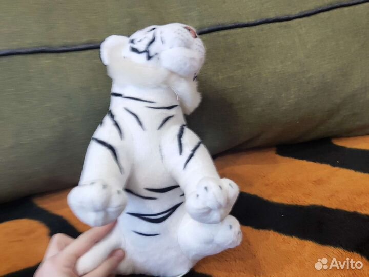 Плюшевый тигрёнок