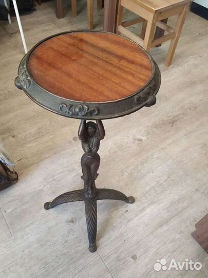 Подставка для цветов и телефона