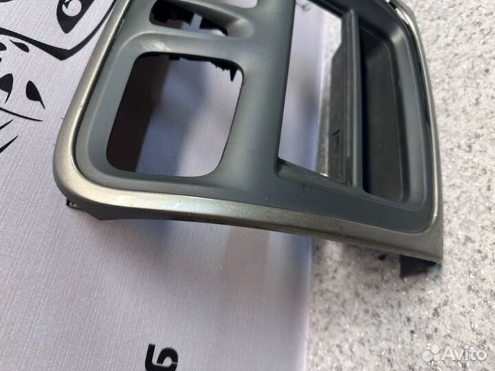 Рамка магнитолы Renault Logan 2