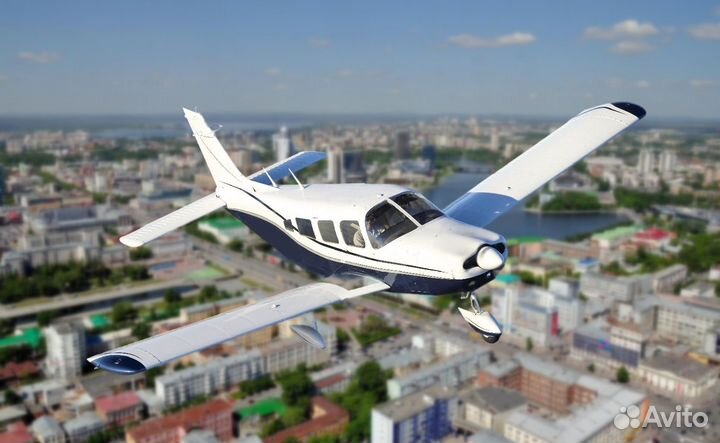 Полетай на самолете над городом