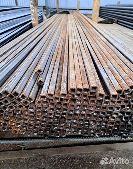 Профильная металлическая труба