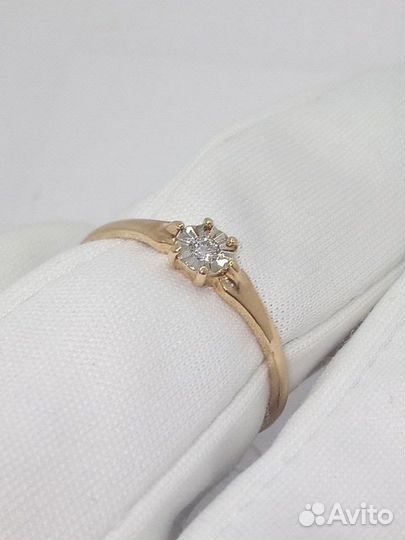 Золотое кольцо с камнем 16,5р