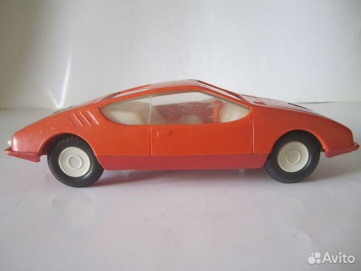 Игрушечная гоночная машинка. Сделано в СССР