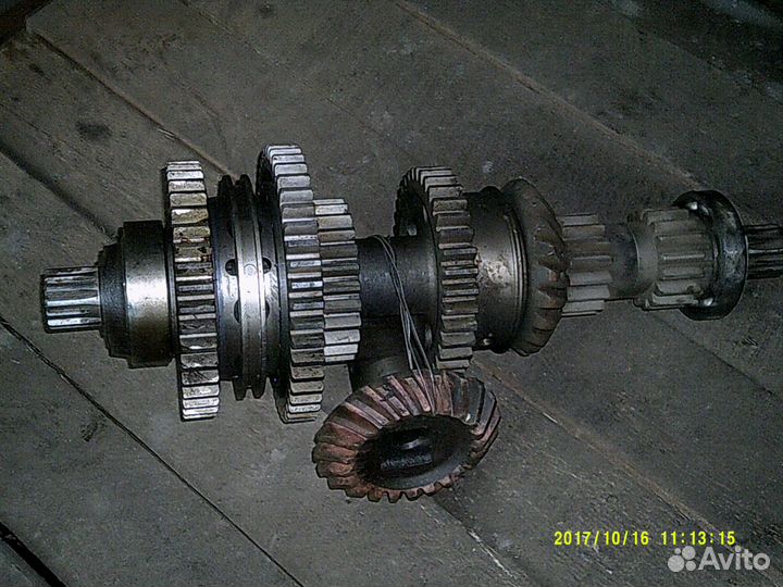 Вал передаточный с шестернями 8.10.021 мтлб