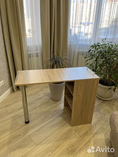 Стол- тумба для маникюра